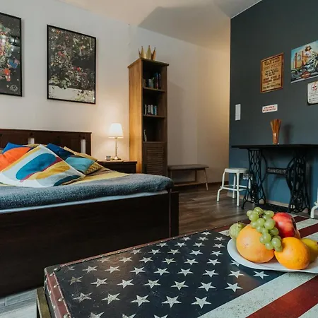 Singer Retro In Kazimierz *